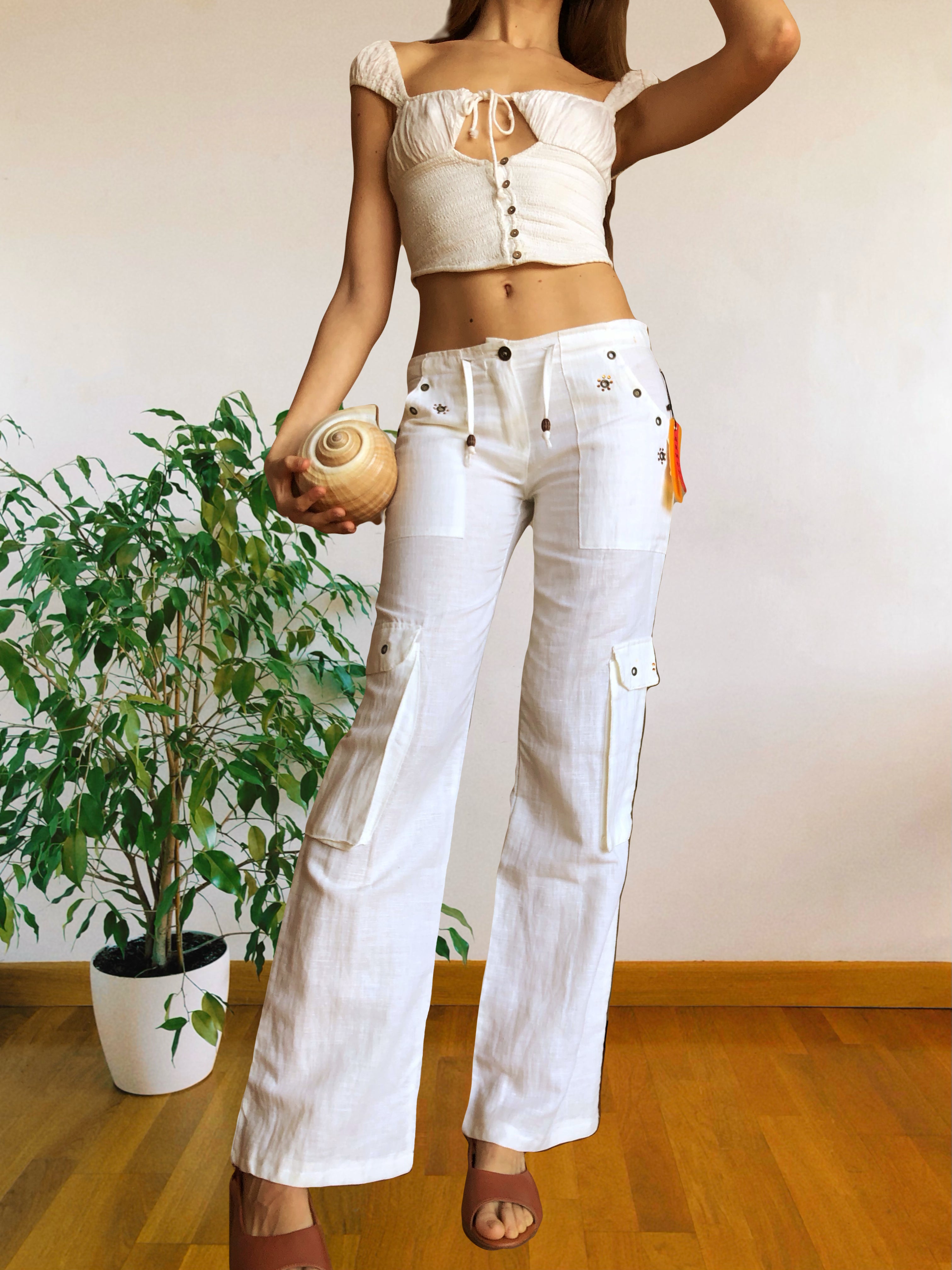 Pantaloni Bianchi Vintage anni 2000 in lino. Tasche Cargo e vita bassa con laccio