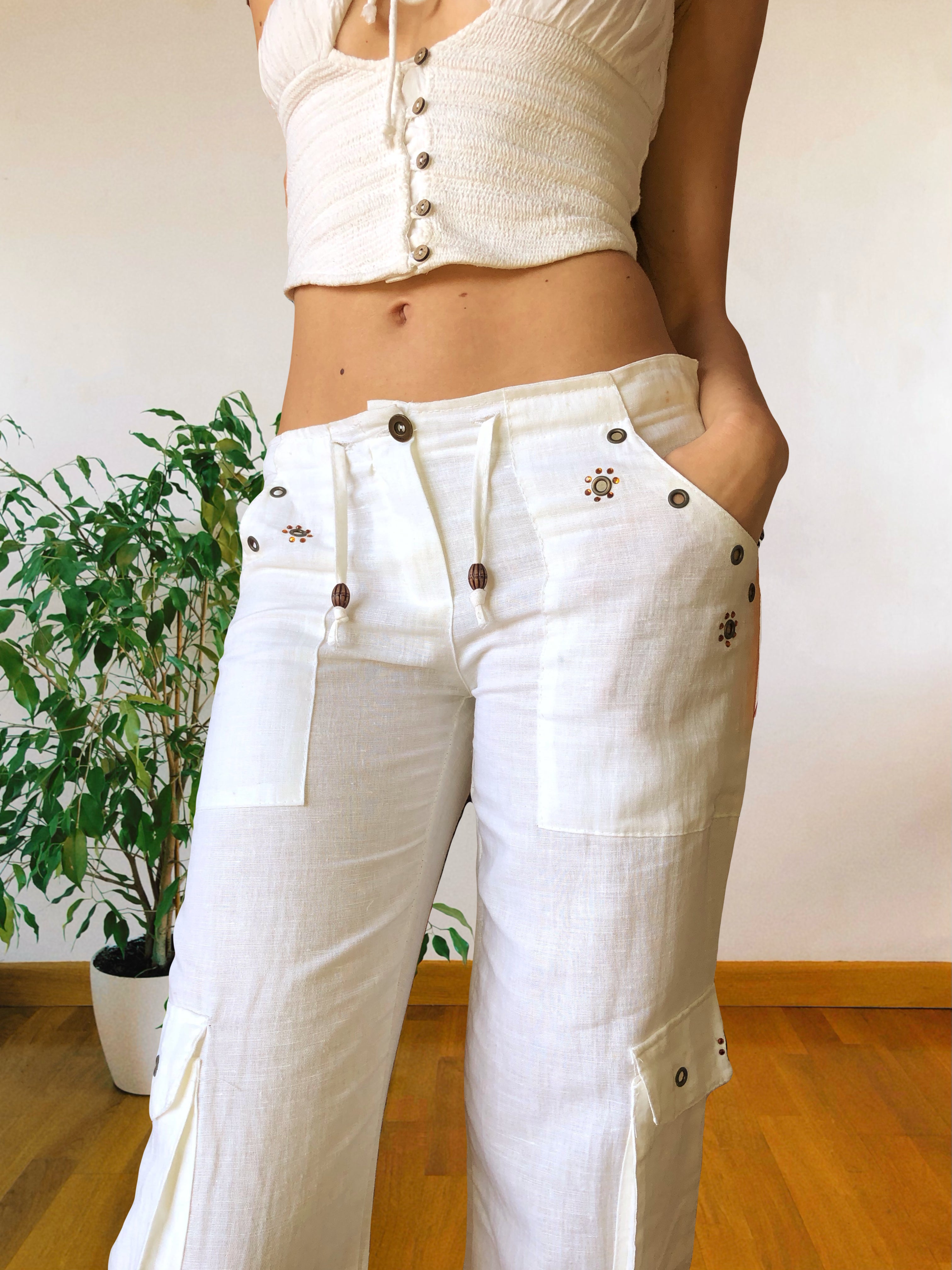 Pantaloni Bianchi Vintage anni 2000 in lino. Tasche Cargo e vita bassa con laccio