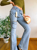 Jean flare clair style années 90 avec poches et zip