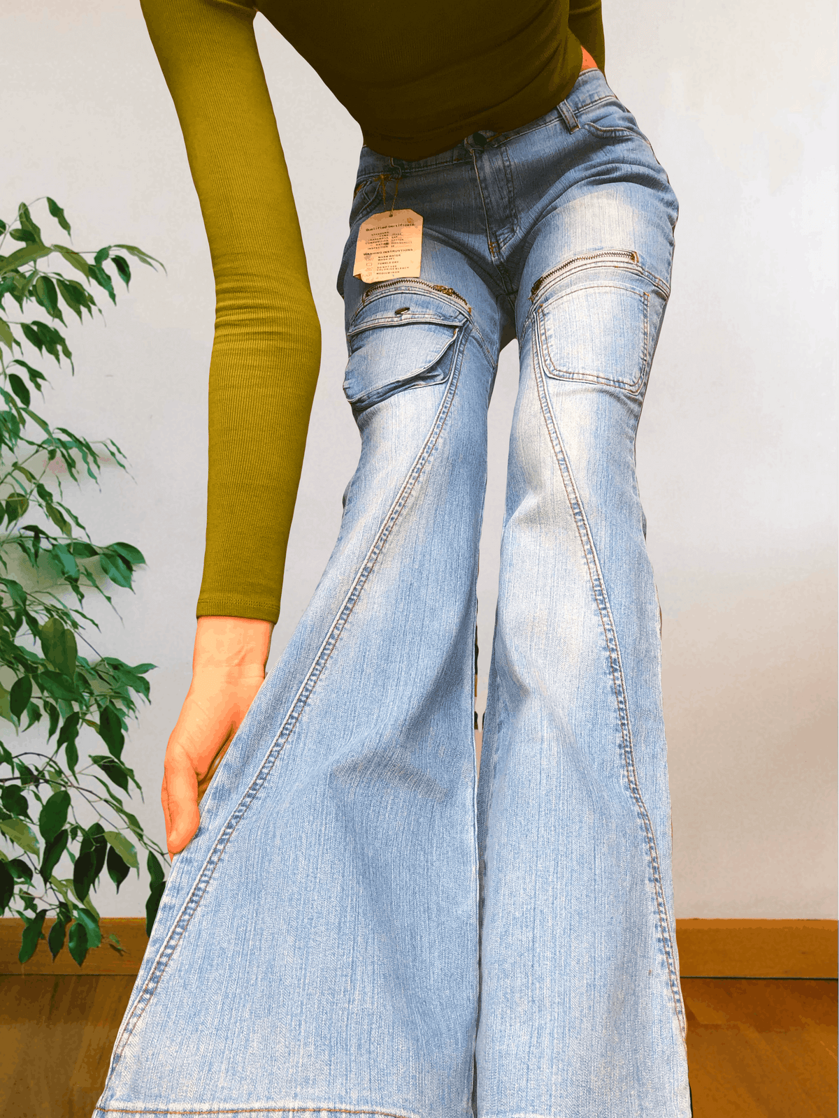 Jean flare clair style années 90 avec poches et zip