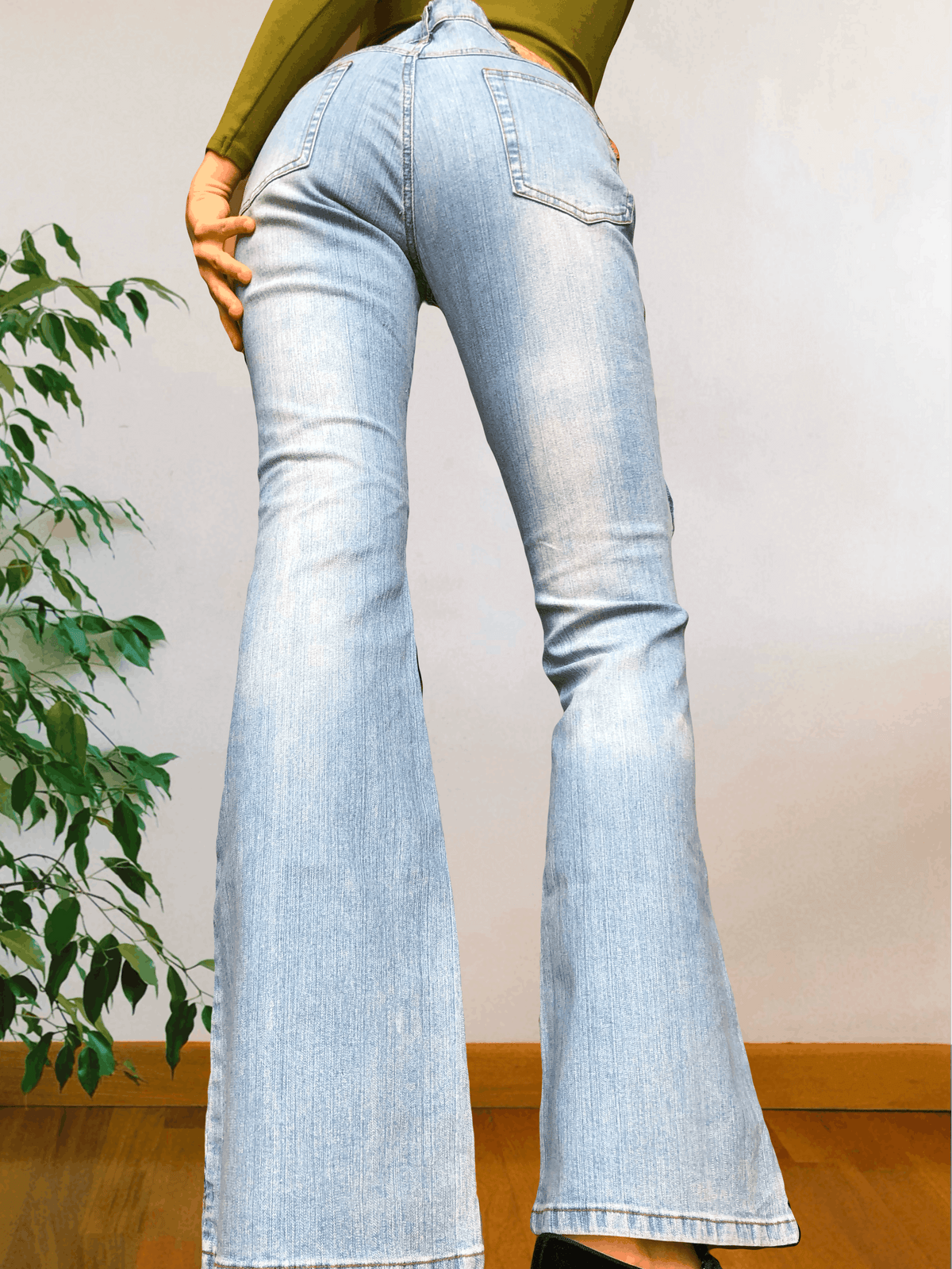 Jean flare clair style années 90 avec poches et zip