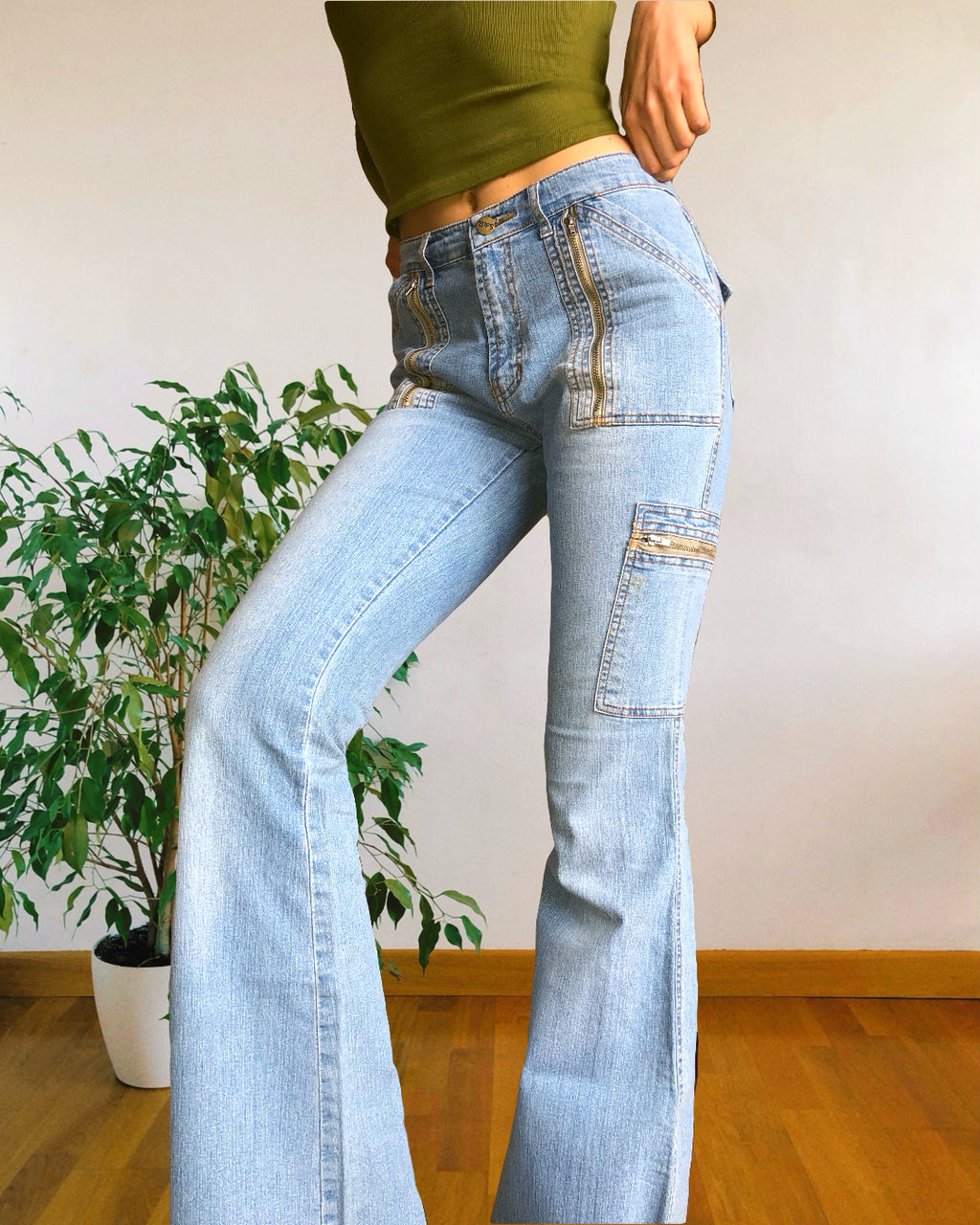Jeans clairs évasés des années 90 avec fermeture éclair et poches