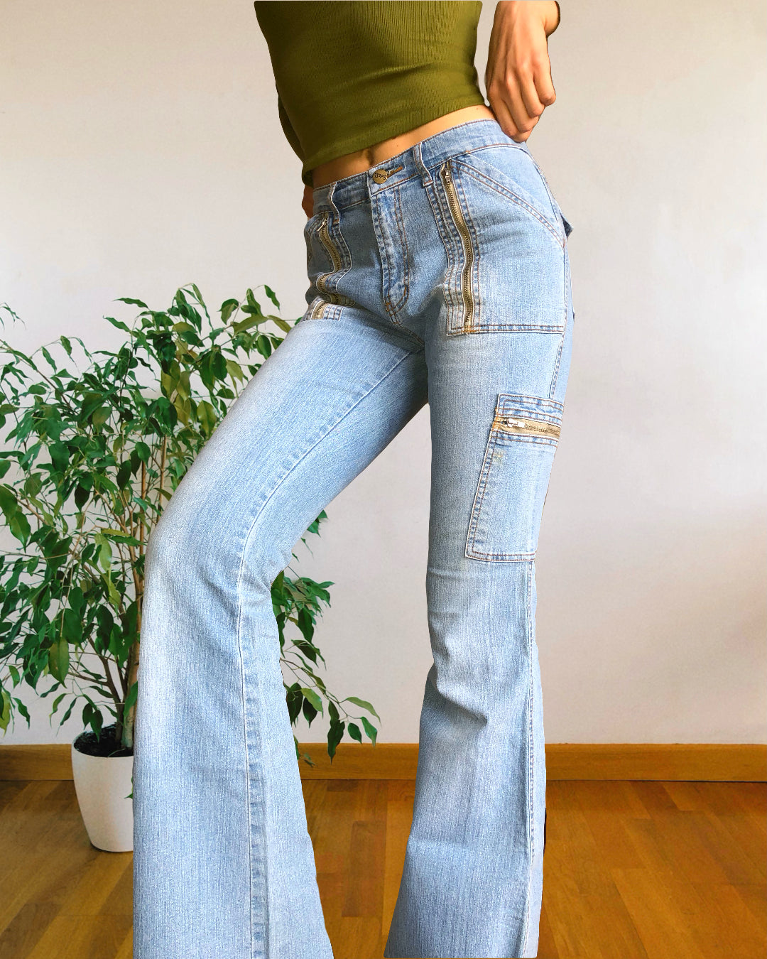 Jeans clairs évasés des années 90 avec fermeture éclair et poches