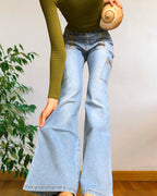 Jeans clairs évasés des années 90 avec fermeture éclair et poches