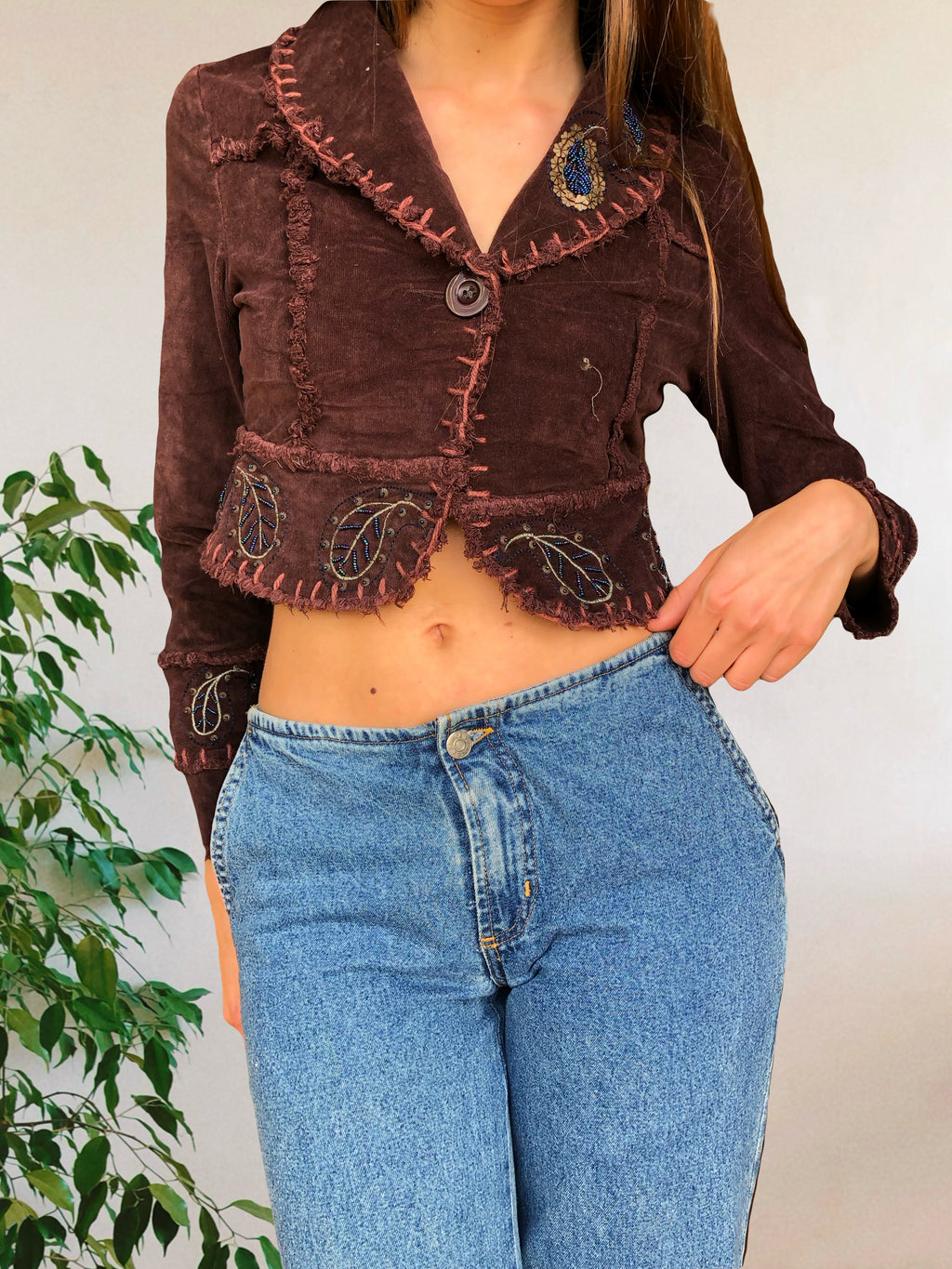 Blazer crop top marrone borgogna con cuciture e ricami