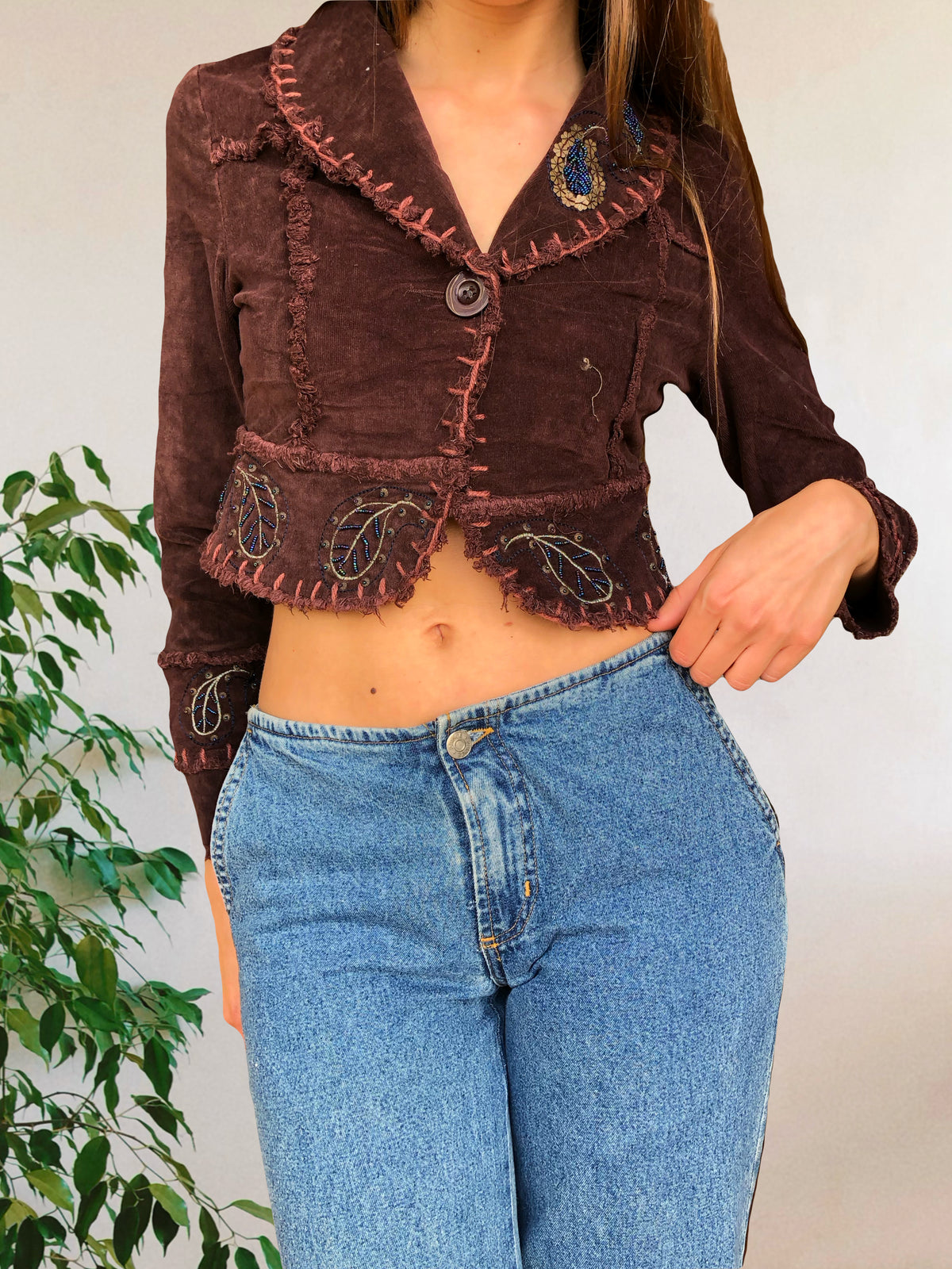 Blazer crop top marrone borgogna con cuciture e ricami