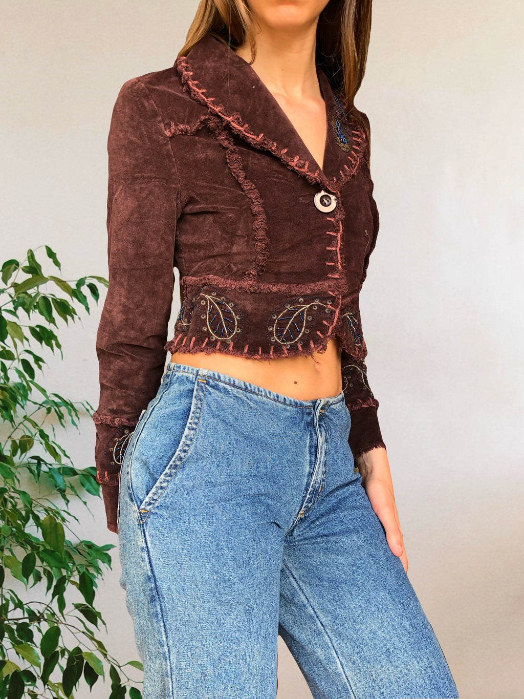 Blazer crop top marrone borgogna con cuciture e ricami