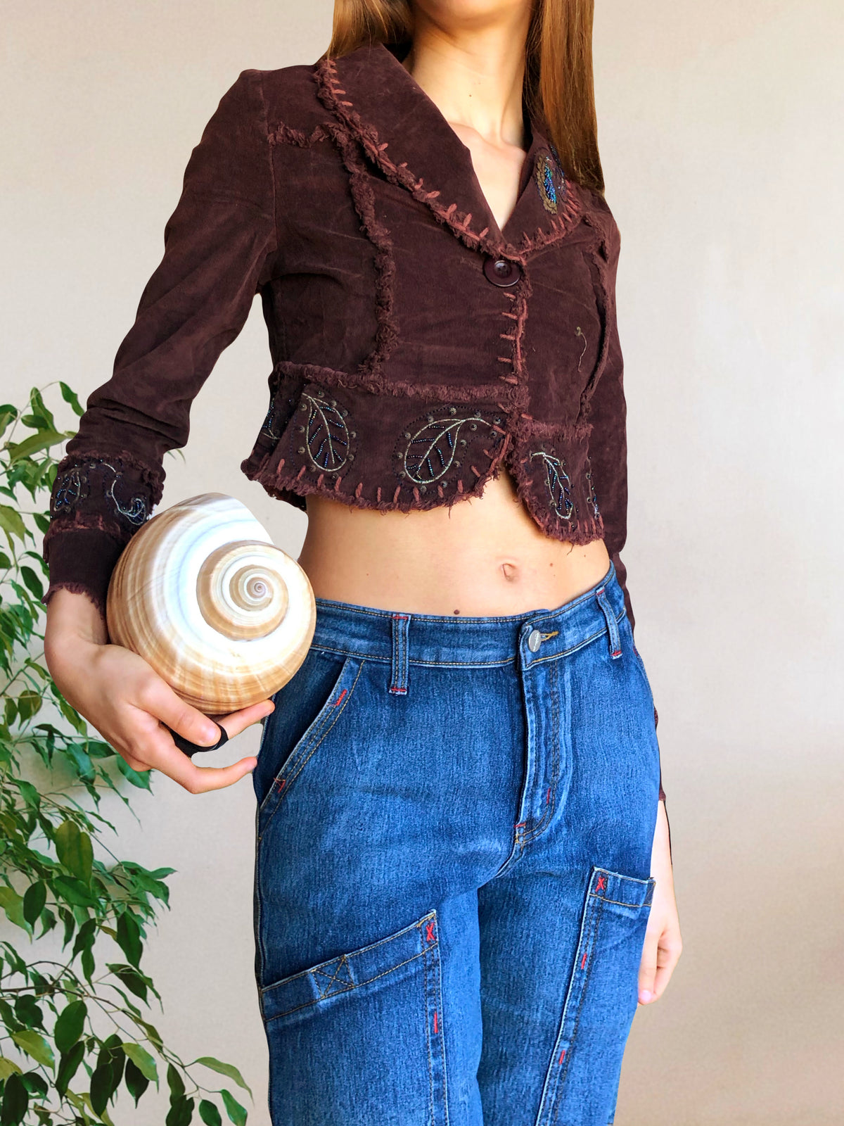 Blazer crop top marrone borgogna con cuciture e ricami