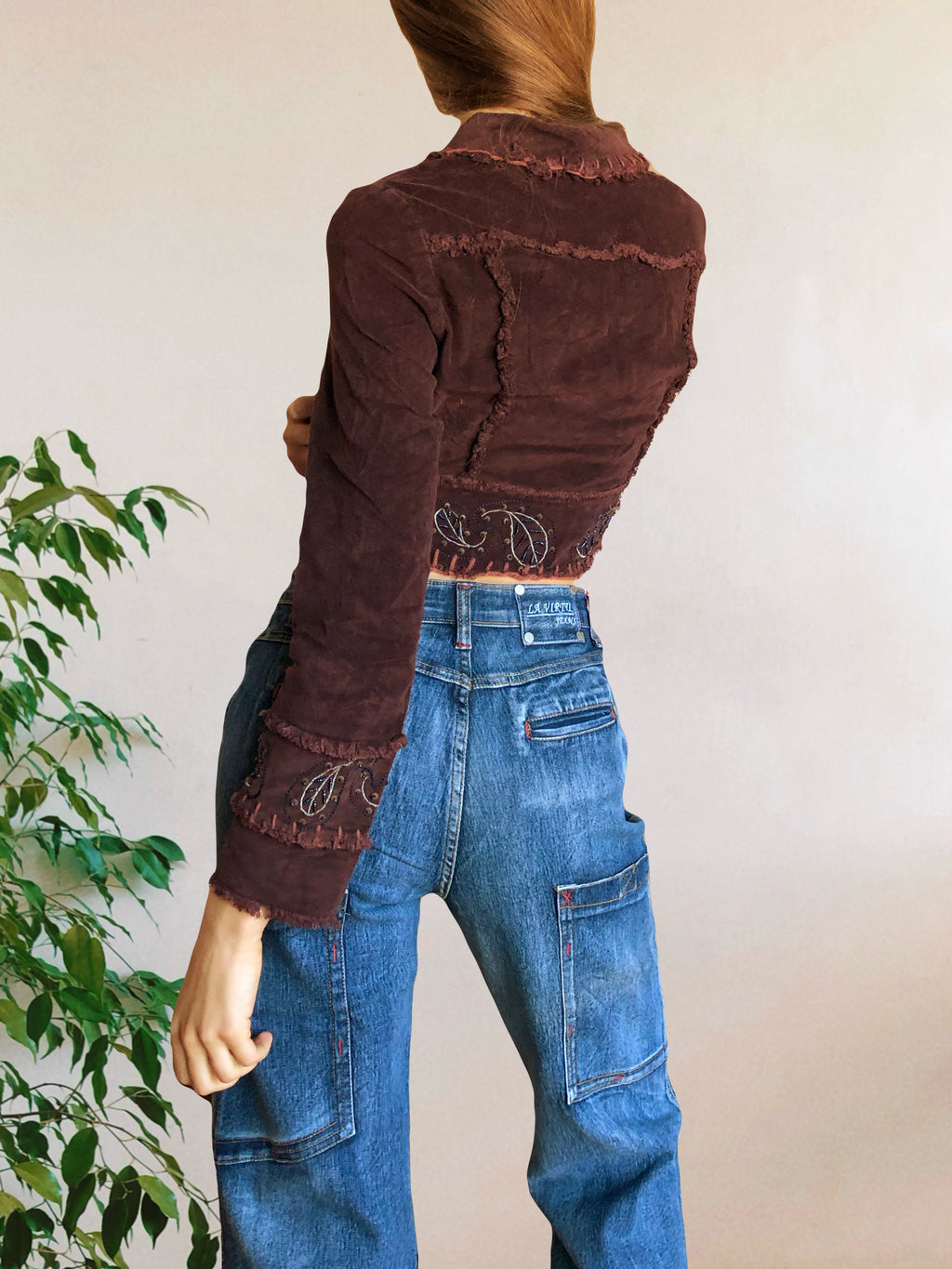 Blazer crop top marrone borgogna con cuciture e ricami