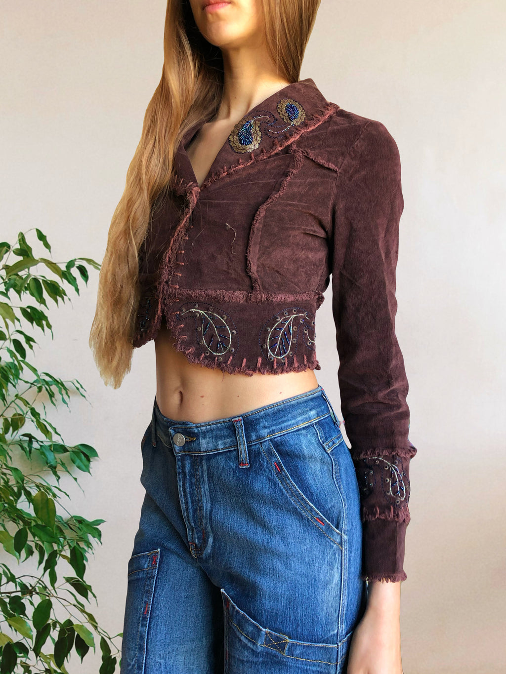 Blazer crop top marrone borgogna con cuciture e ricami