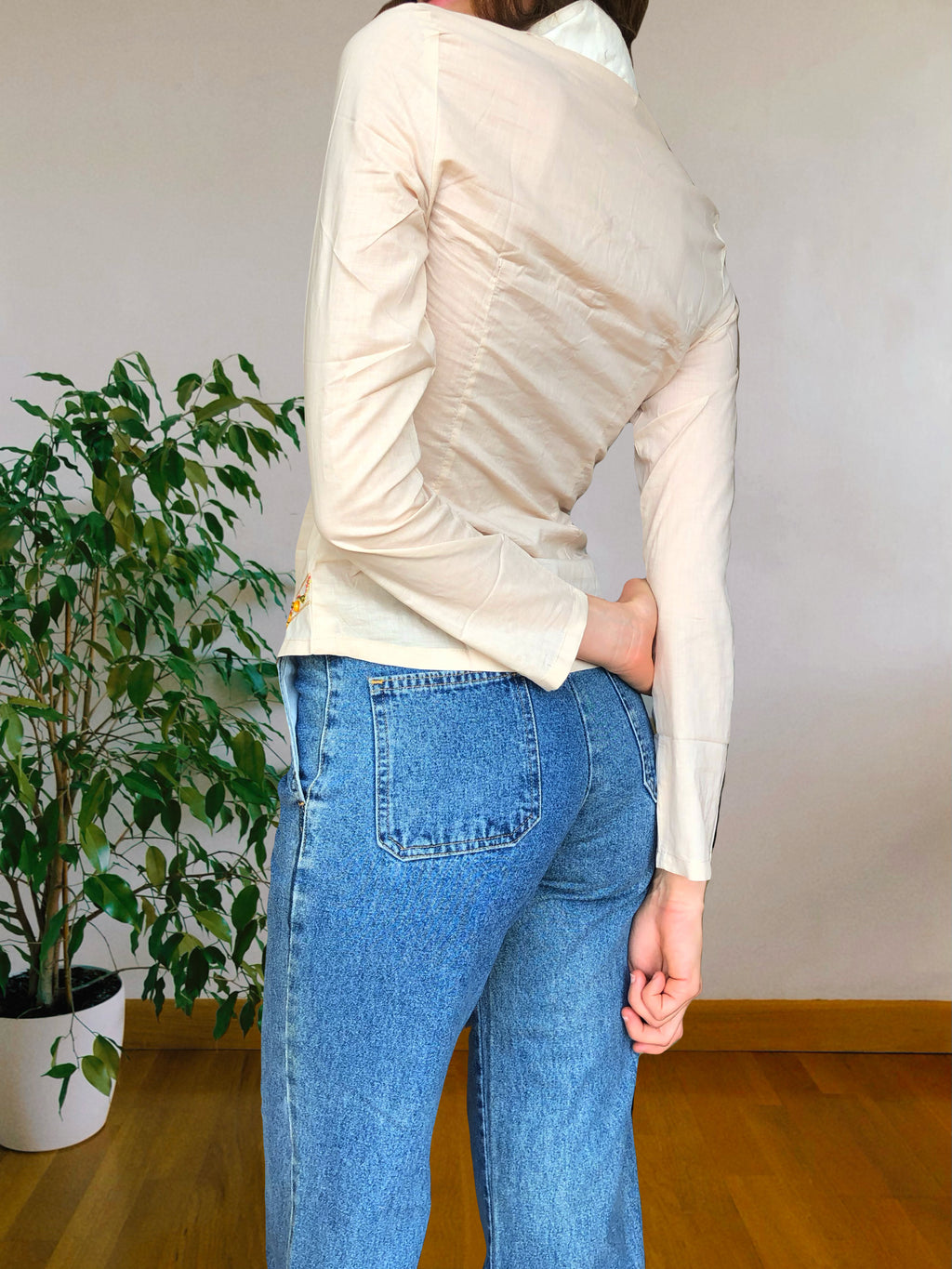 Beigefarbene Bluse im Stil der 2000er mit Stickereien und Pailletten