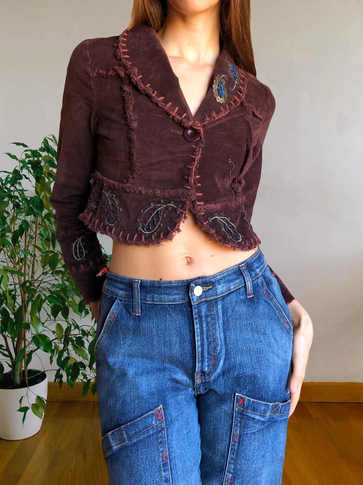 Blazer crop top marrone borgogna con cuciture e ricami