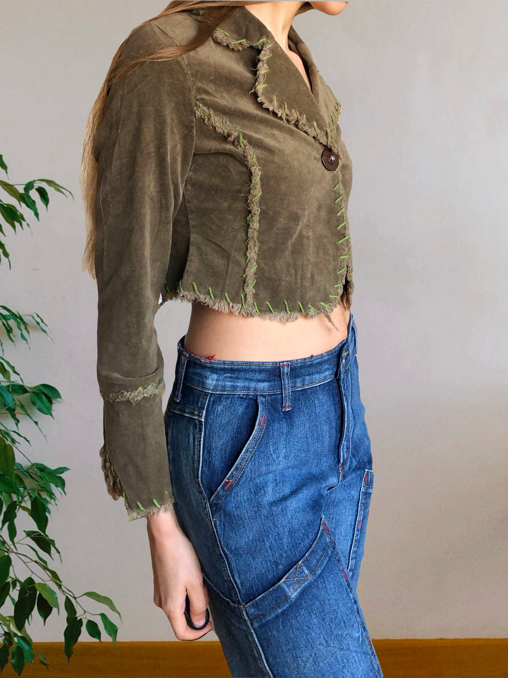 Khaki green cropped blazer with stitching and embroidery