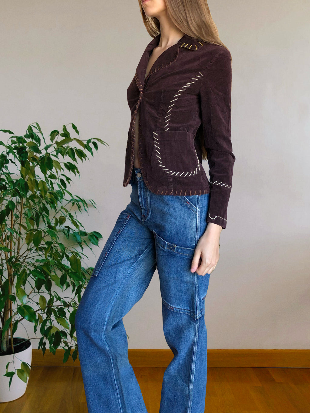 Blazer marrone con ricami sulla schiena