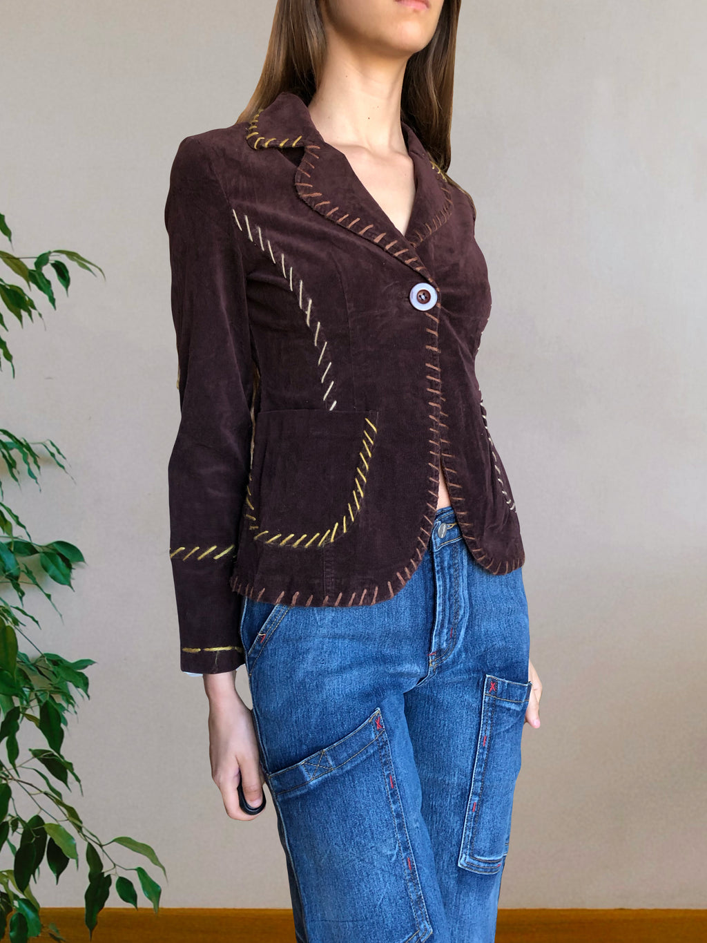 Blazer marrone con ricami sulla schiena