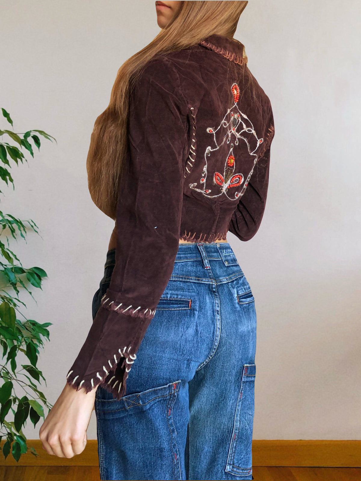 Blazer crop top con ricamo sulla schiena