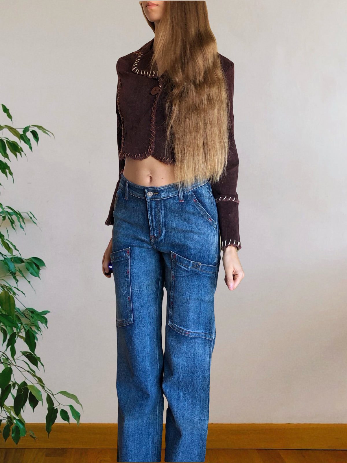 Cropped blazer with embroidery on the back