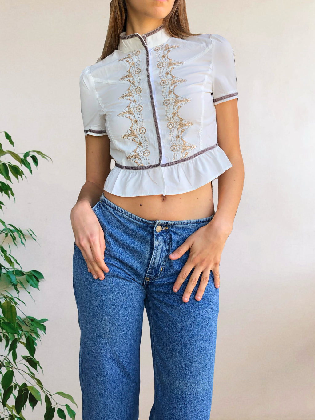 Camicetta bianca con colletto alla coreana