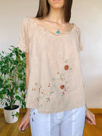 Blusa beige con ricami floreali