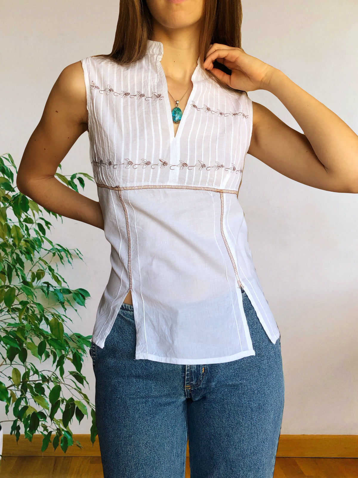 Weißes besticktes Boho-Top mit Stehkragen