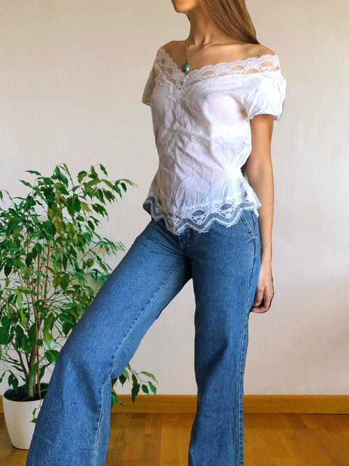 Blusa bianca scollo ampio ricamata