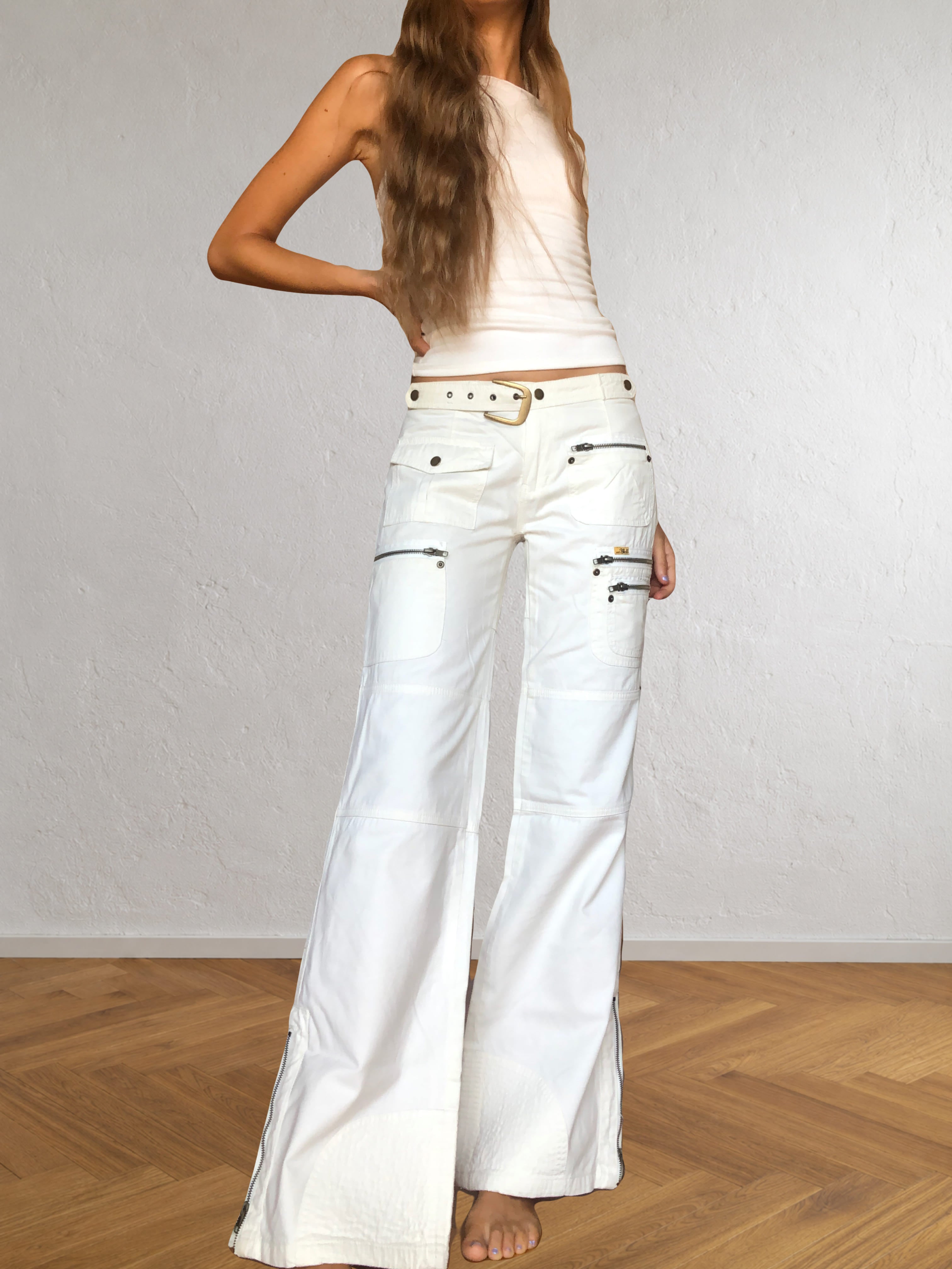Pantaloni bianchi vintage anni 2000. Cargo, zip, cintura e fibbie