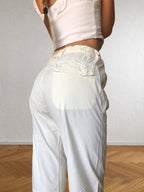 Weiße knielange Shorts im Stil der 90er