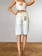 Weiße knielange Shorts im Stil der 90er