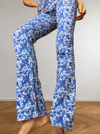 Blaue und weiße ONYX-Hose mit Blumenmuster im Stil der 90er