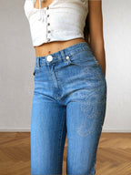 Jeans Capri con strass a forma di Scorpione