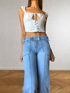 Weite Capri-Jeans mit Schnallen und niedriger Taille im 2000er-Jahre-Stil