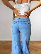 Weite Capri-Jeans mit Schnallen und niedriger Taille im 2000er-Jahre-Stil