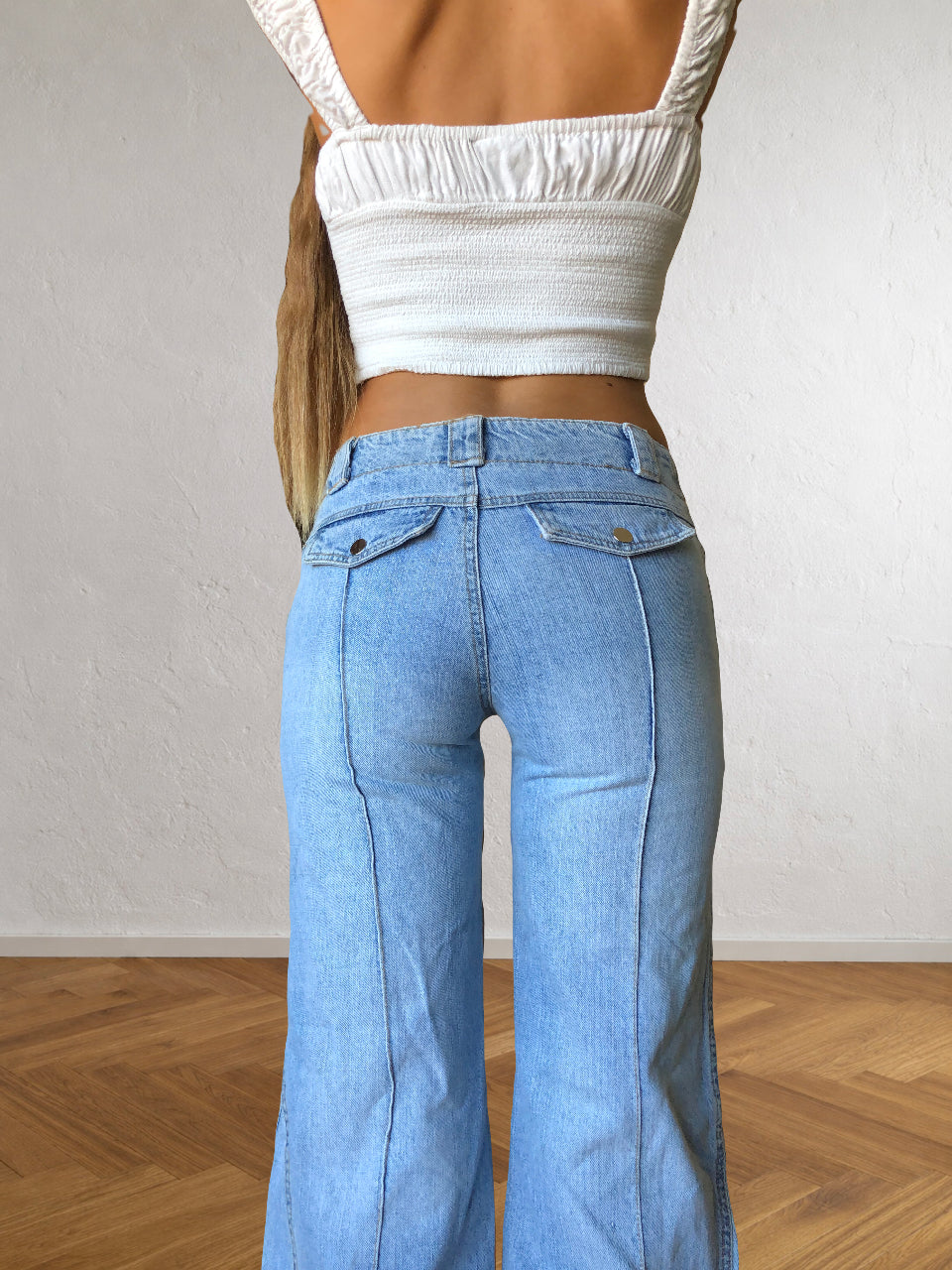 Weite Capri-Jeans mit Schnallen und niedriger Taille im 2000er-Jahre-Stil