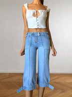 Weite Capri-Jeans mit Schnallen und niedriger Taille im 2000er-Jahre-Stil