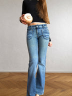 Jean clair évasé style années 90, poches avant, taille basse