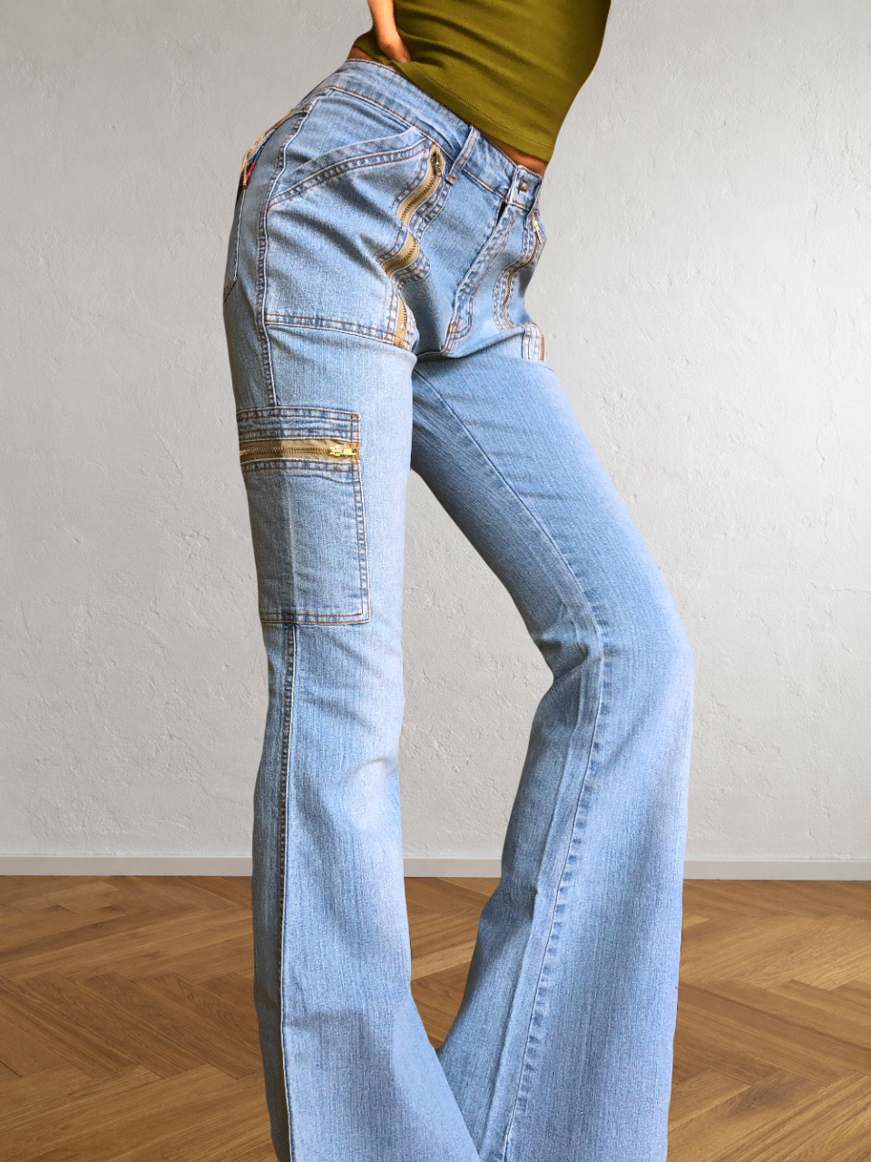 Jeans clairs évasés des années 90 avec fermeture éclair et poches