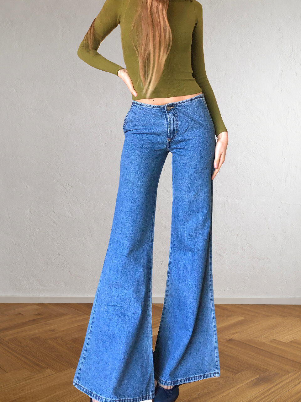 2000s low-rise bell-bottom jeans