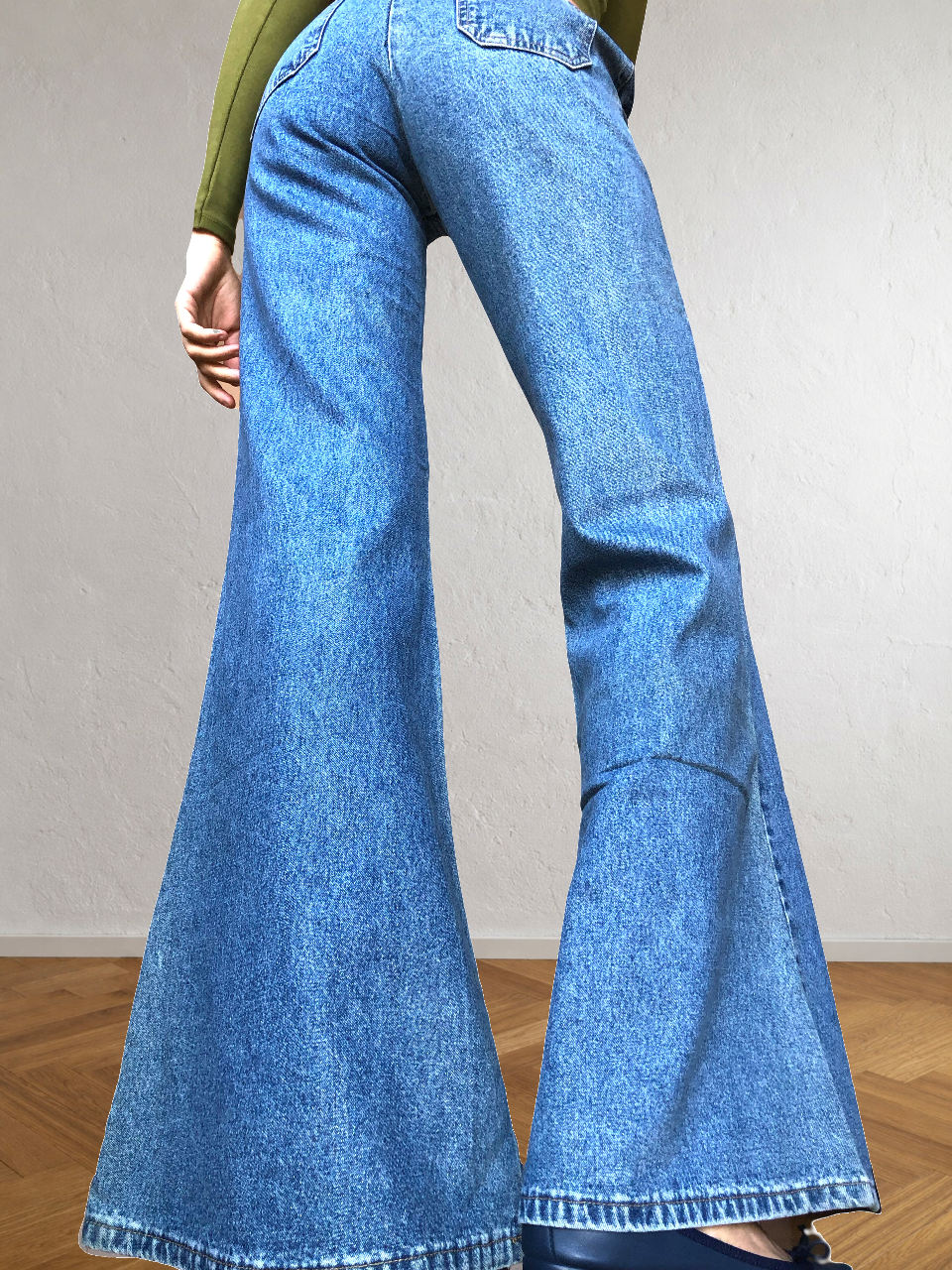 2000s low-rise bell-bottom jeans