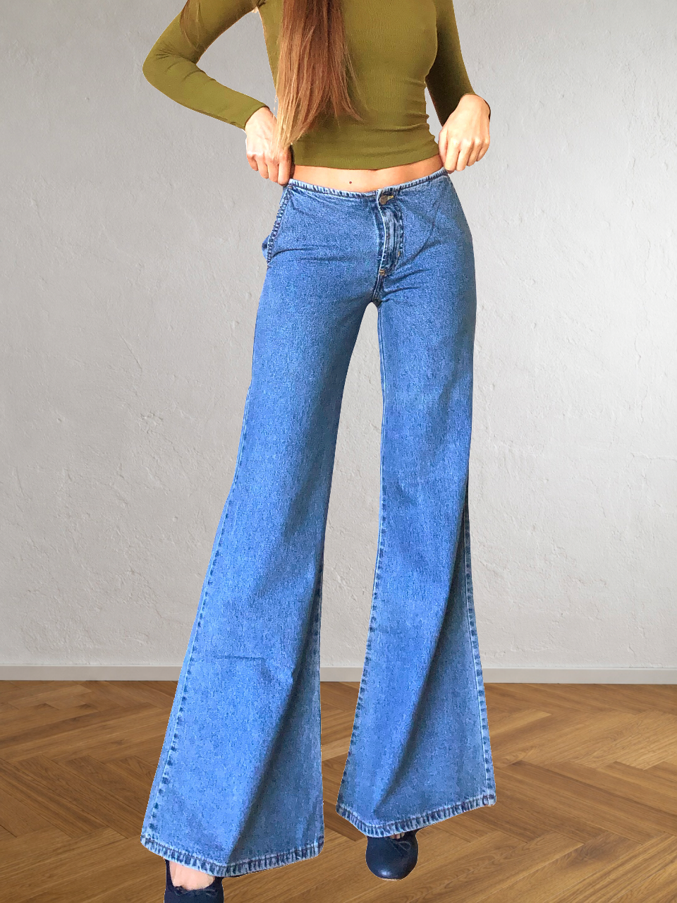 2000s low-rise bell-bottom jeans