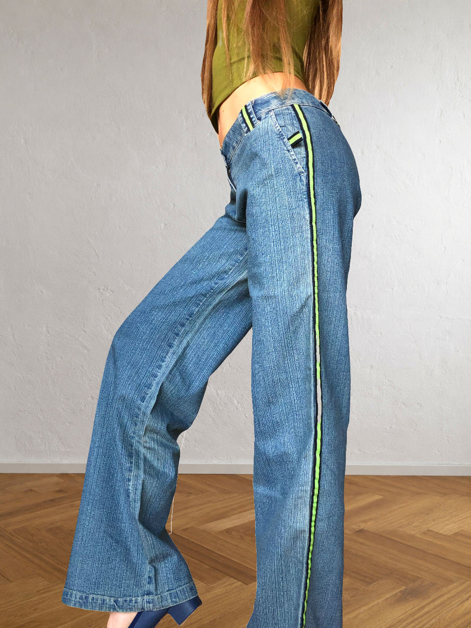 Jeans anni 2000 a palazzo con bande laterali verdi