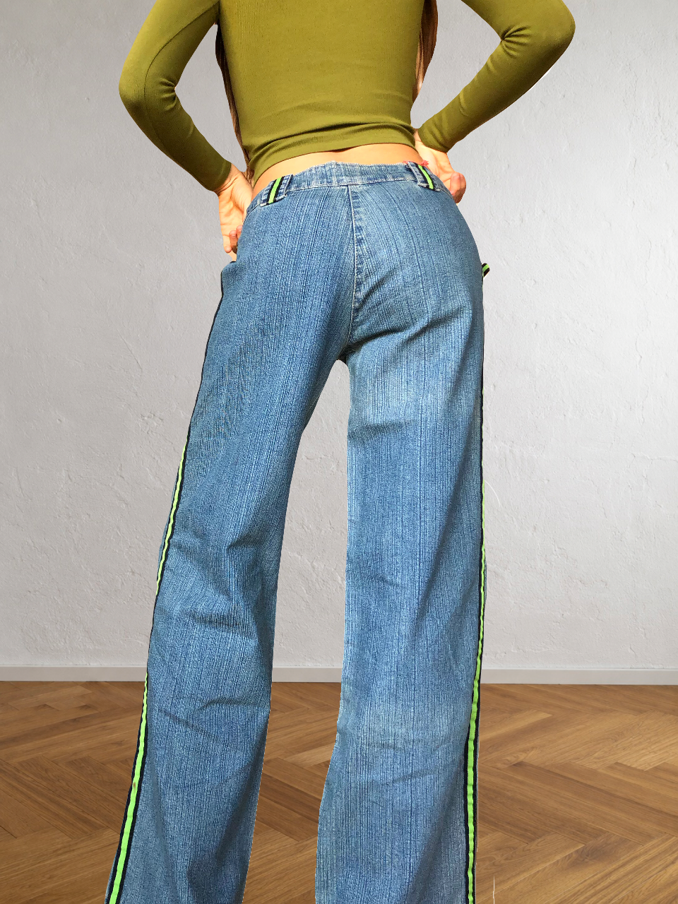 Jeans anni 2000 a palazzo con bande laterali verdi