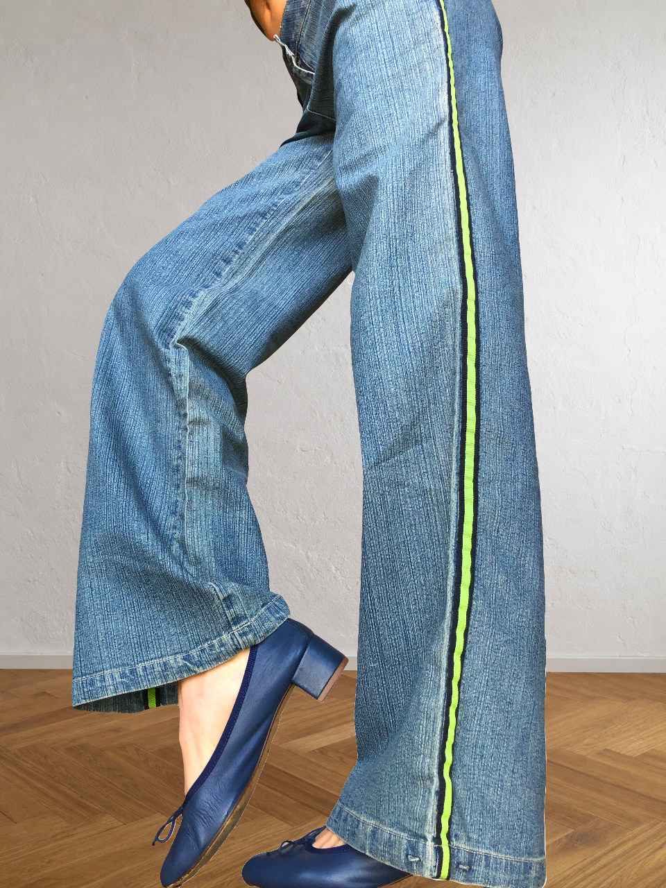 Jeans anni 2000 a palazzo con bande laterali verdi