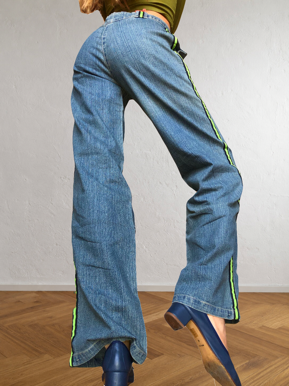 Jeans anni 2000 a palazzo con bande laterali verdi