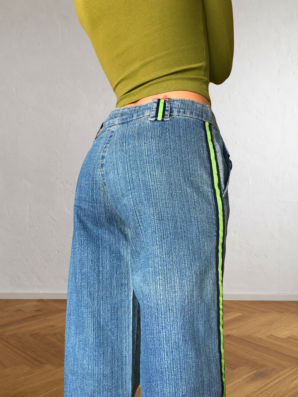 Jeans anni 2000 a palazzo con bande laterali verdi