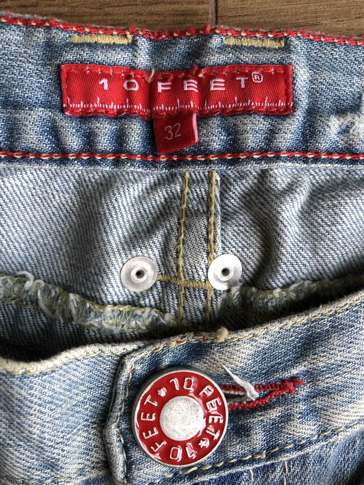 Light-wash 10 FEET Y2K low-rise jeans