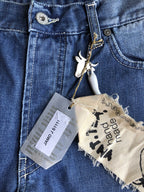 Jeans anni 90 a palazzo. Dettaglio con Toro