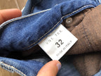 Jeans anni 90 a palazzo. Dettaglio con Toro