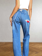 Jeans anni 90 a palazzo. Dettaglio con Toro