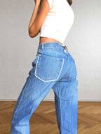 Jeans anni 90 a palazzo. Dettaglio con Toro