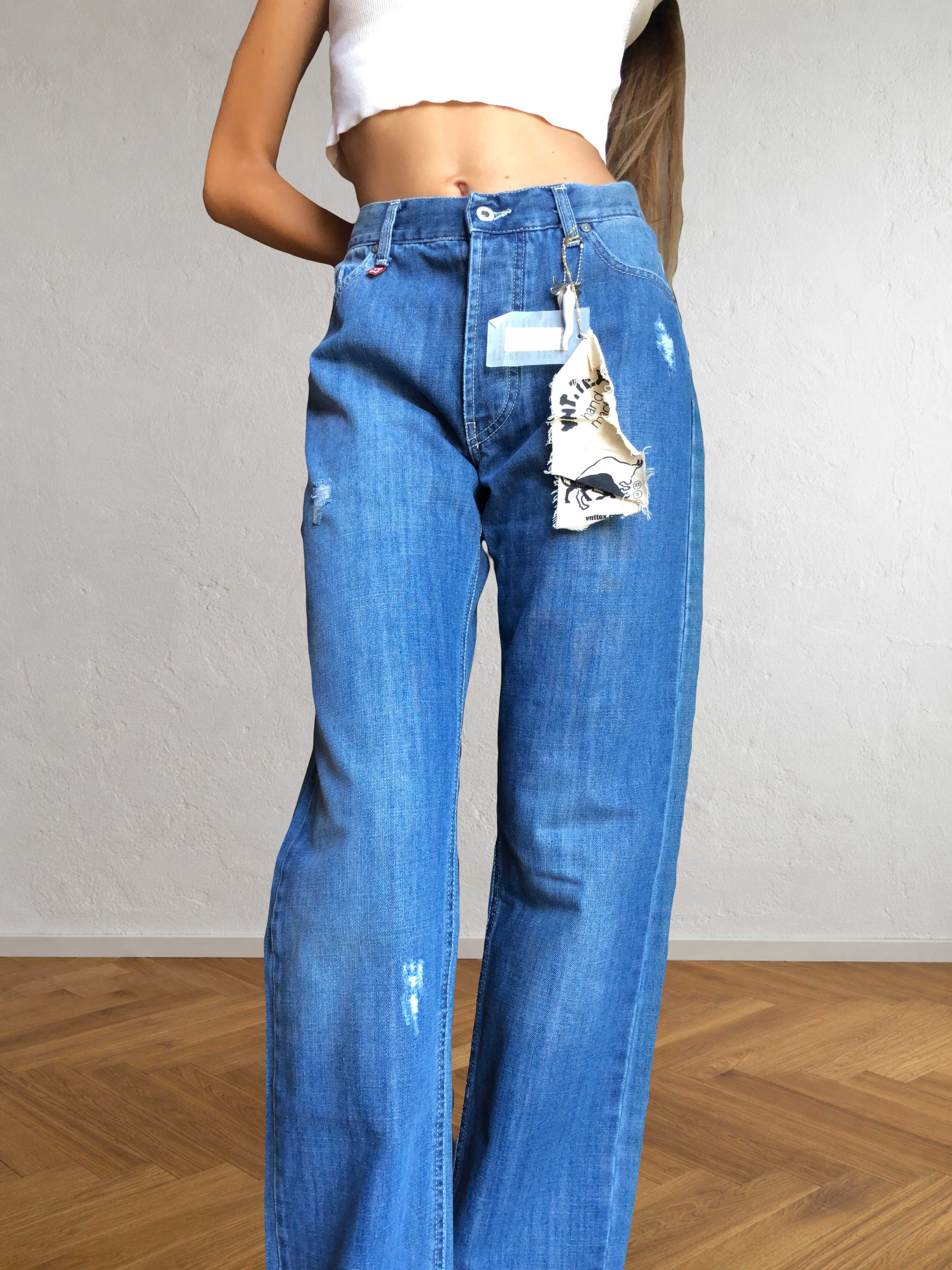 Jeans anni 90 a palazzo. Dettaglio con Toro